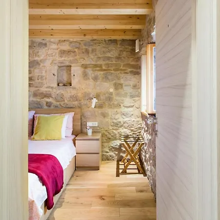 Explore The Historic Center From A Remodeled Lägenhet