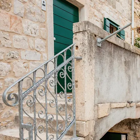Explore The Historic Center From A Remodeled Lägenhet