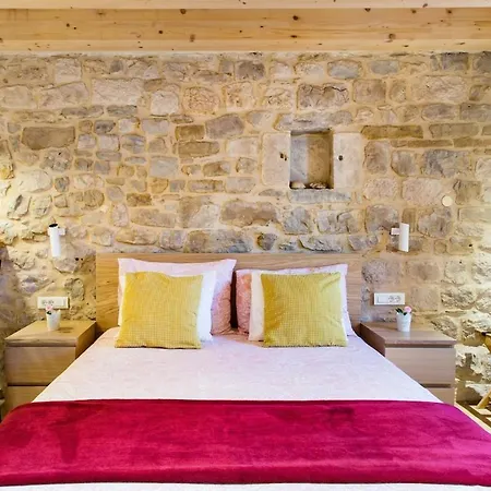 Explore The Historic Center From A Remodeled Appartement