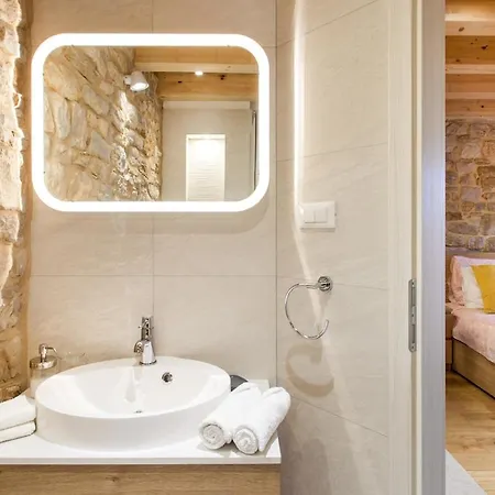 Appartement Explore The Historic Center From A Remodeled Split